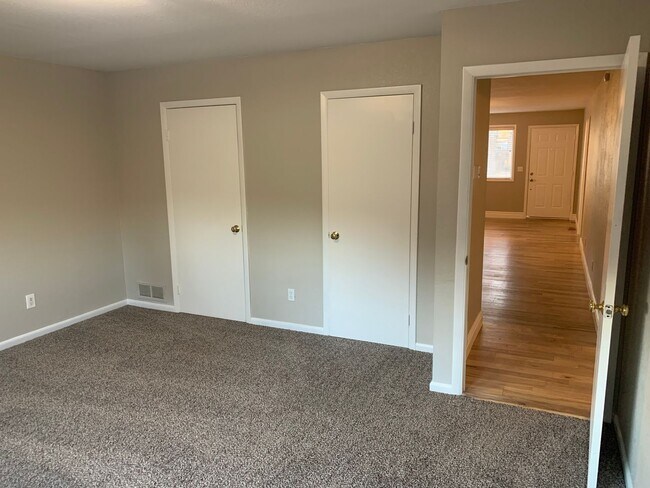 Building Photo - Stunning 4 Bed / 2 Bath Home in the Heart ...