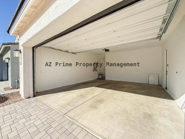 Building Photo - 5138 E Anderson Dr