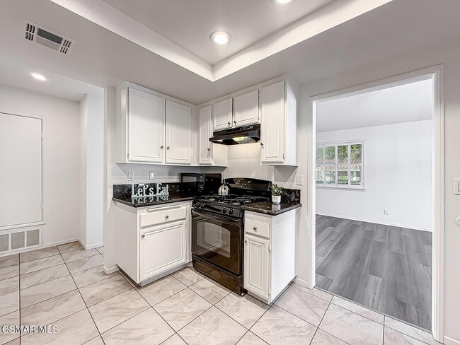 Building Photo - 655 Arroyo Oaks Dr