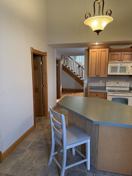 Building Photo - 419 E Grand Ave