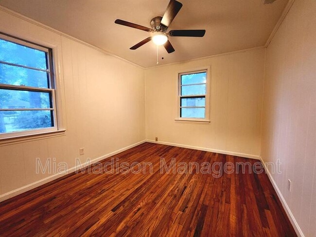 Building Photo - 105 Evora St