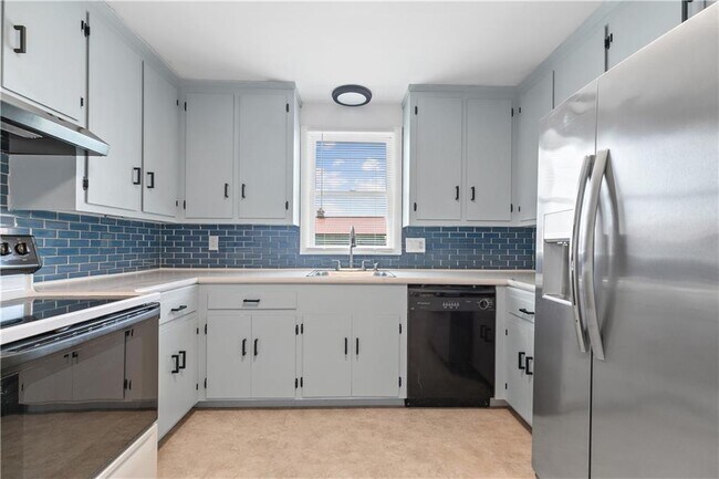 Building Photo - 21 Reardon Dr