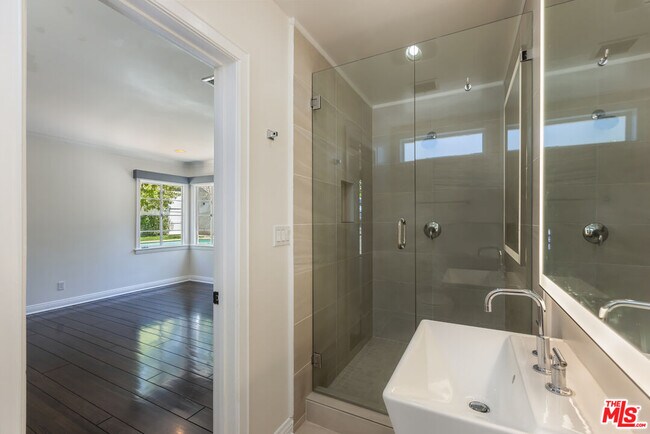Building Photo - 11339 Thurston Pl