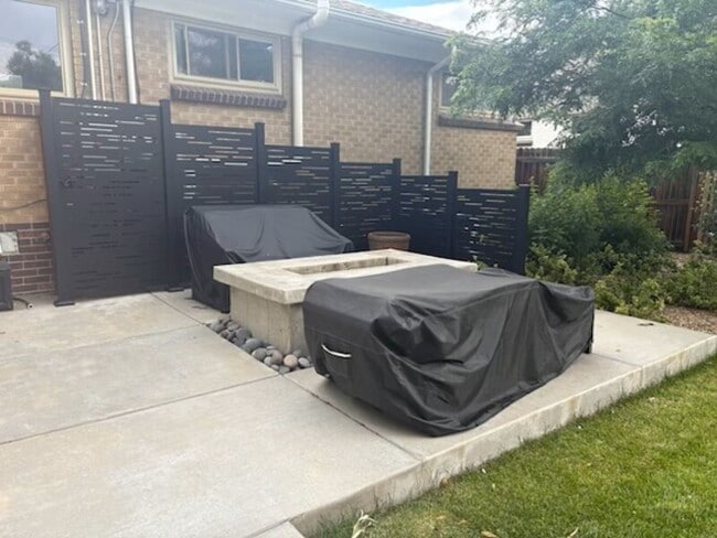 Building Photo - 550 Dudley St