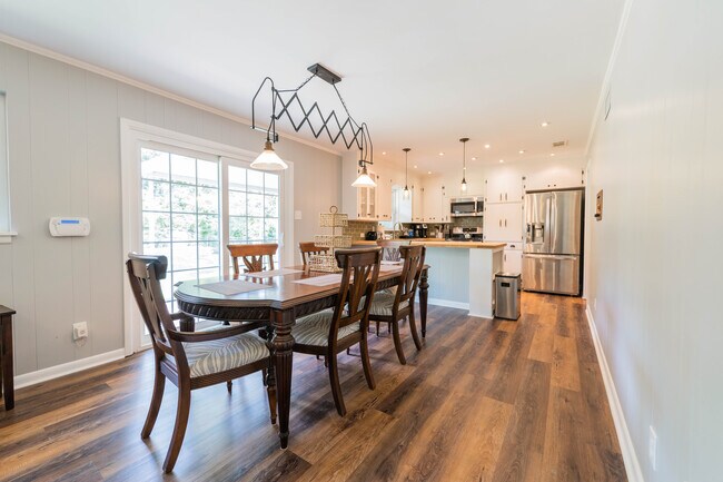 Building Photo - 6924 W Markham St