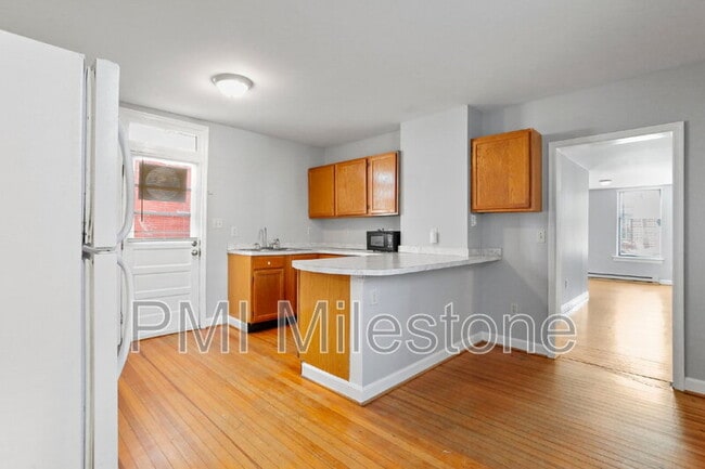 Building Photo - 721 2nd St