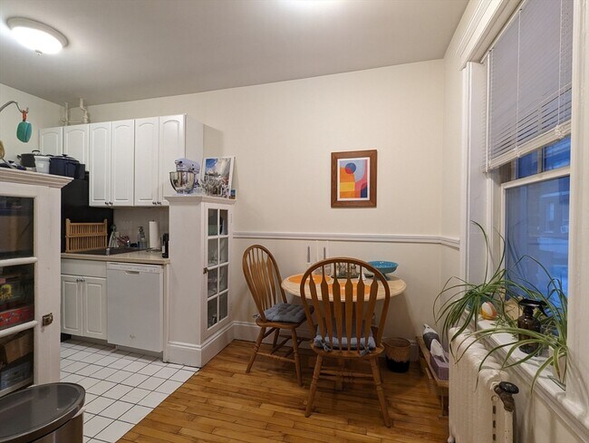 Building Photo - 854 Massachusetts Ave