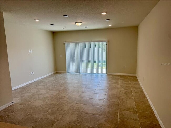 Building Photo - 3059 Emerald Acrs Ln