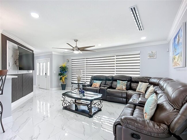 Building Photo - 6531 Santiago Ct