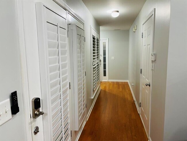 Building Photo - 2335 Gateview Ct
