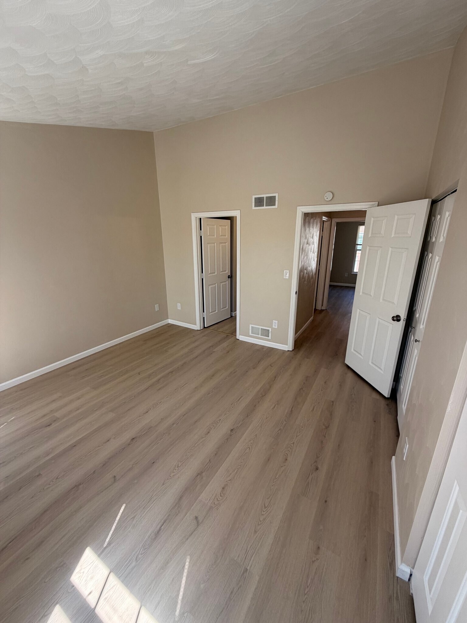 Building Photo - 1011 Pinoak Ct