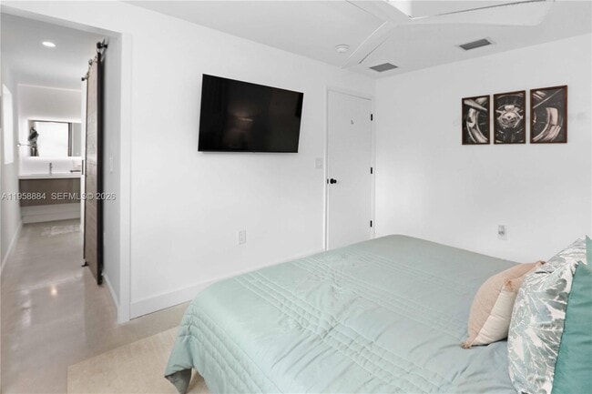 Building Photo - 930 N 11th Ct