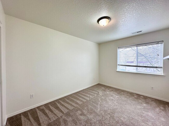 Building Photo - Beautiful 3-Bedroom, 2.5-Bath Condo with Modern Comforts!