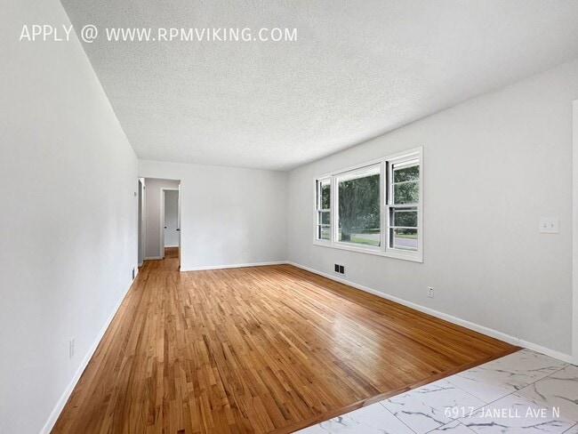 Building Photo - 4br 2ba 2cg ~ Security Deposit Free Altern...