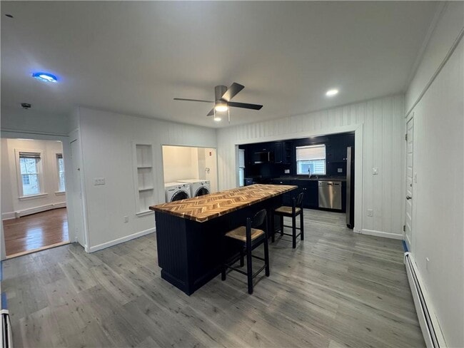 Building Photo - 591 Main St