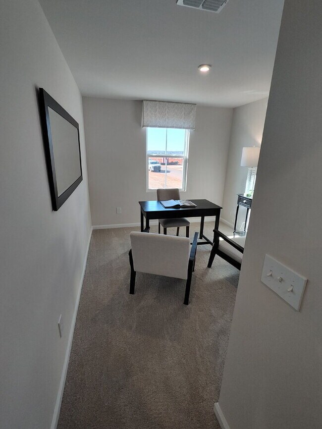 Building Photo - 104 Filly Ln