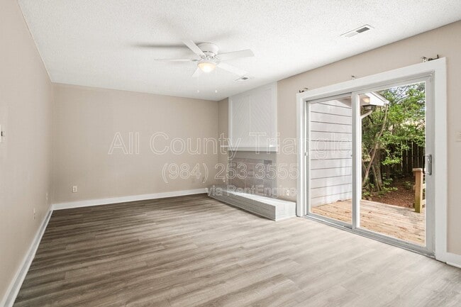 Building Photo - 1619 Budwood Dr
