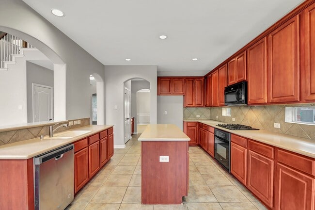 Building Photo - Stonebridge Ranch Beauty