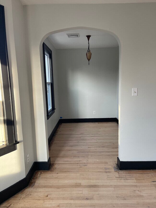 Building Photo - 275 3rd St