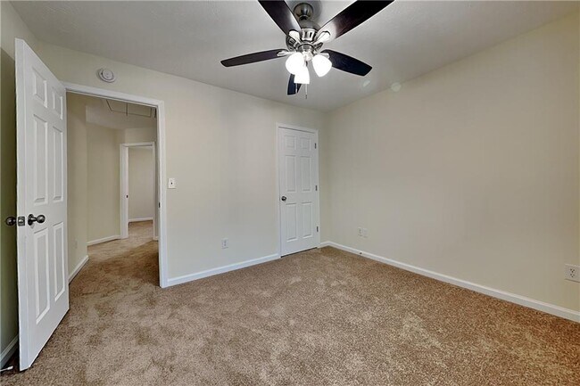 Building Photo - 1595 Stephens Pond View