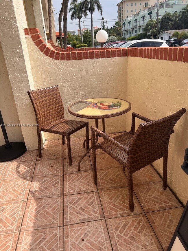 Building Photo - 400 N Riverside Dr