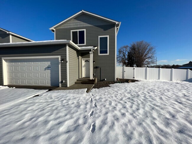 Building Photo - h703