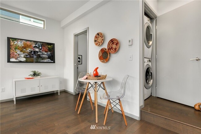Building Photo - Amazing Capitol Hill Townhome 2/2.5 with 2...