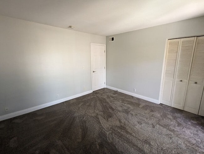 Building Photo - 2 bedroom, 1.5 bathroom Townhome in El Cajon