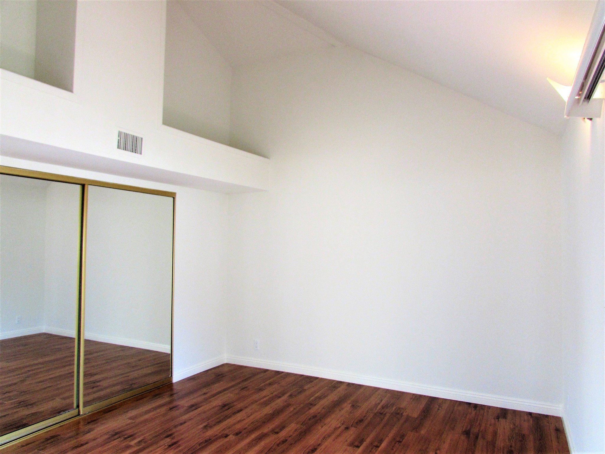 Building Photo - 1141 N Columbus Ave