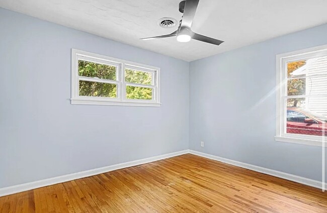 Building Photo - Gorgeous updated 2 bedroom with basement!