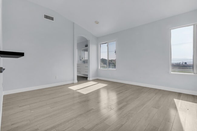 Building Photo - 952 E Cottonwood St