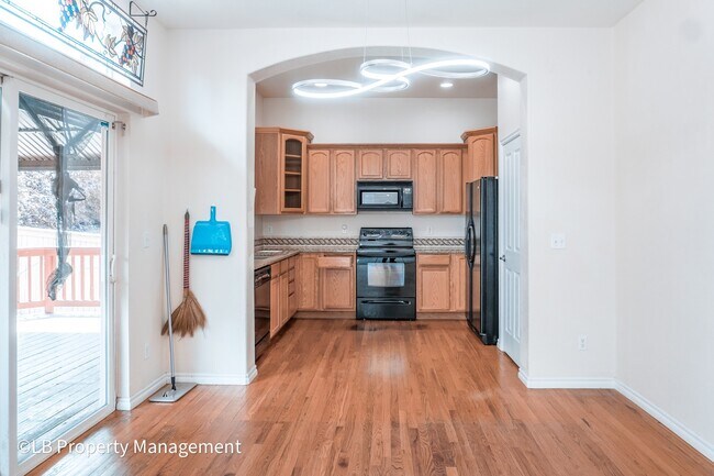 Building Photo - 10590 Pearlwood Cir