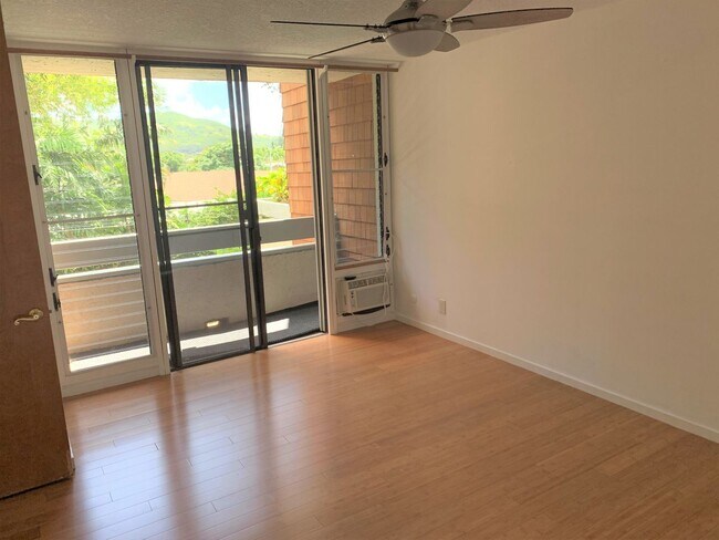 Building Photo - Upgraded 3 bed 2 bath condo in Kailua Town, 2 covered parking