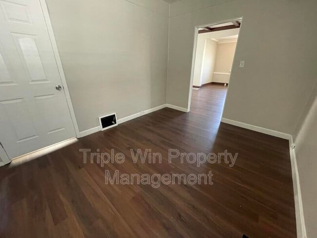 Building Photo - 132 Cunningham Ave