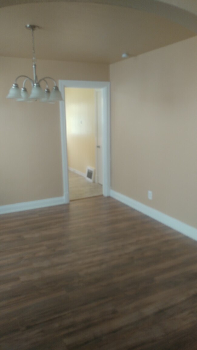 Building Photo - 9946 Carlyle Ave