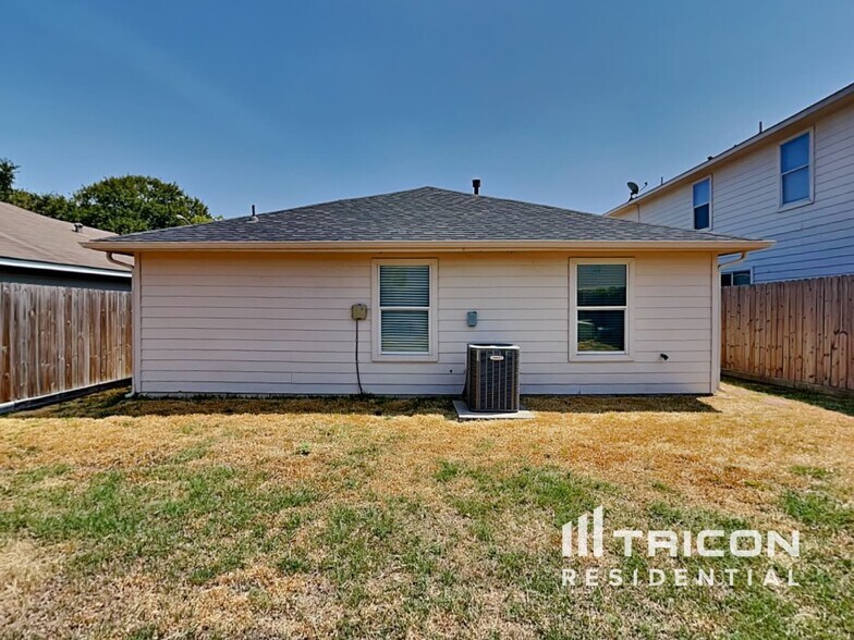 Building Photo - 22823 Sugar Bear Dr
