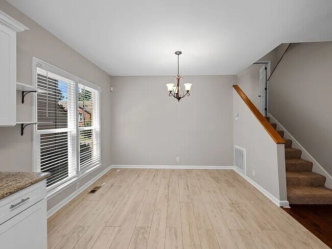Building Photo - Great 4BR Bellevue Home