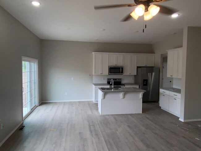 Building Photo - Brand New Home!!