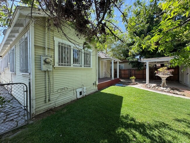 Building Photo - 4817 6th Ave