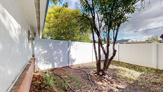 Building Photo - 15495 Marty Dr