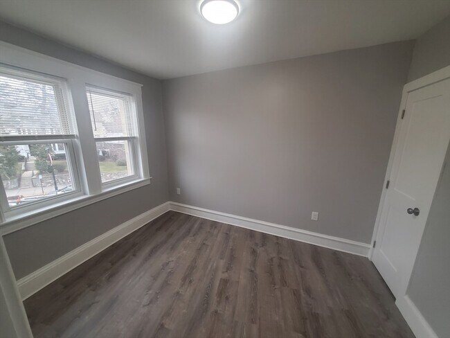 Building Photo - 738 Washington St