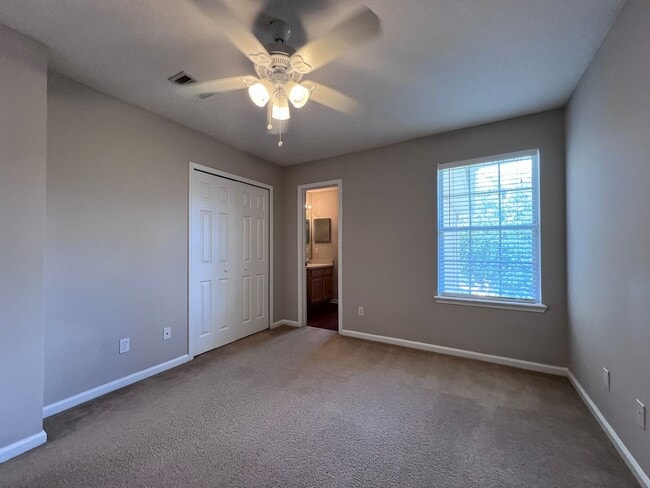 Building Photo - End Unit in Gables at Wingfield - Priced t...