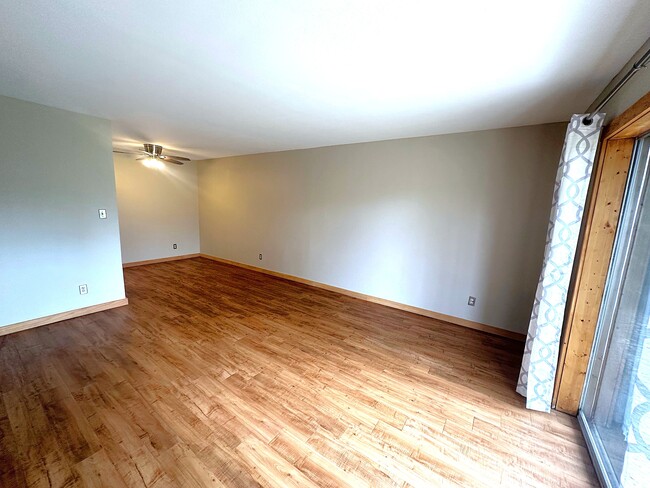 Building Photo - 280 E Highline Cir