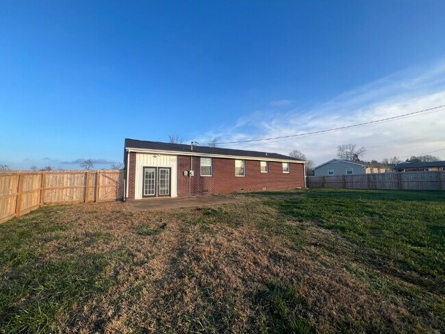 Building Photo - 105 Ambrose Dr