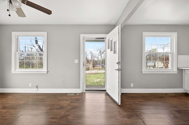 Building Photo - Newly Renovated Single-Family Home!