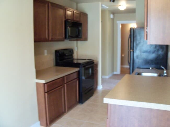 Building Photo - Fabulous Location! Pool! Single level! 2 bedroom, 2 bathrooms. New flooring. ADA Unit.