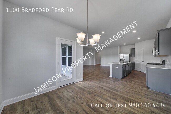 Building Photo - 1100 Bradford Pear Rd