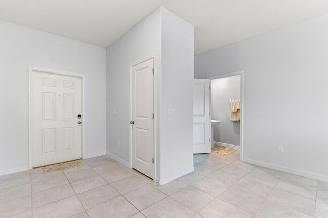 Building Photo - NEWLY UPGRADED Town Home For Rent in Touchstone!