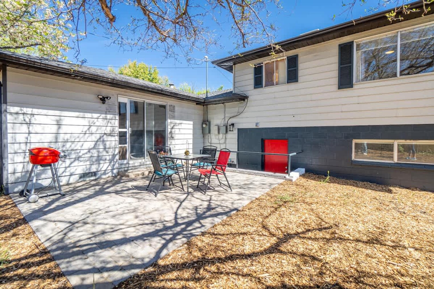 Building Photo - 3201 Everett Dr