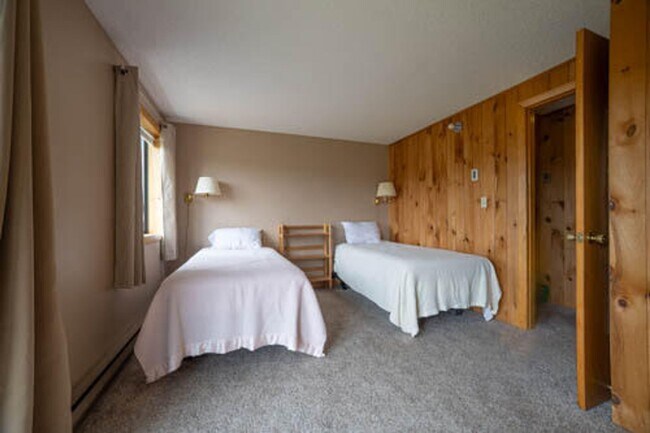 Building Photo - 2+ Bed 2 Bath Furnished Winter Seasonal 6mo Rental Available Nov 1! - $1750/mo